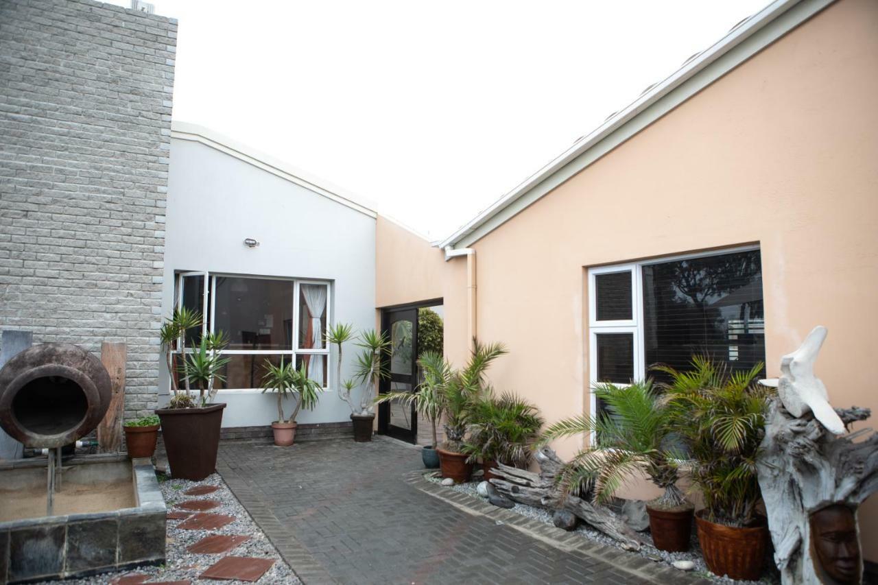 Meransha Self Catering Cc Walvis Bay Exterior photo